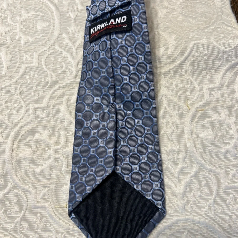 Kirkland Signature Hexagonal Pattern Tie in Blue and Gray